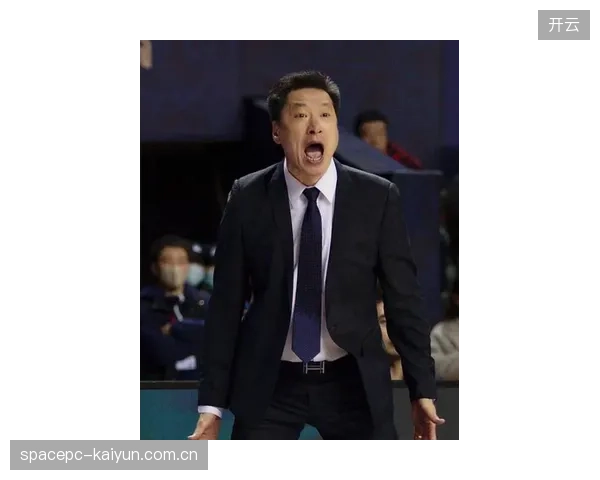 上海队高压防守策略明确，李春江需解决后场出球不稳问题。